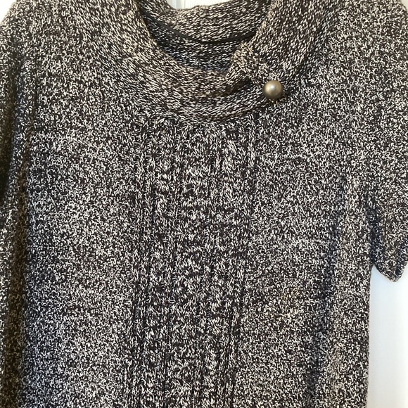 Knitted Black and White Sweater Dress with Short-sleeves. Never worn - Picture 8 of 9